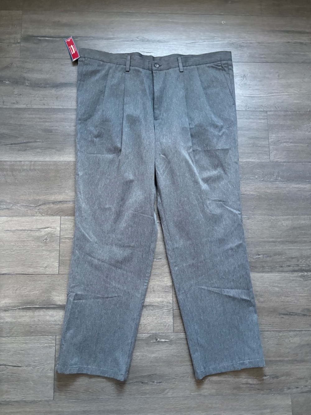 Dockers Mens Classic Fit Pleated Original Khaki Pants Gray Size 44 x 30 NWT